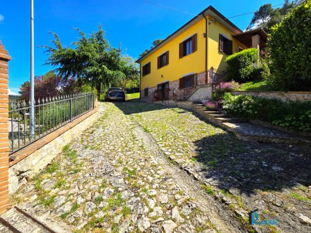 Detached villa with land and garden in Vigne di Narni
