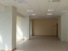 Semi-central: large commercial space in excellent condition - 4