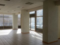 Semi-central: large commercial space in excellent condition - 15