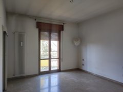 Castellina area: apartment in a detached building free of furniture - 16
