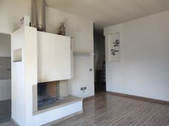Castellina area: apartment in a detached building free of furniture - 3