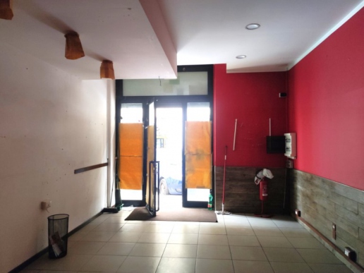 LImite z.t.l.: commercial premises in excellent condition with chimney - 5