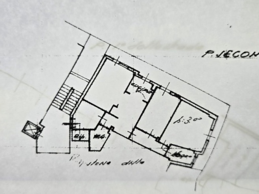 Apartment with perimeter terrace adjacent to the center. - 1