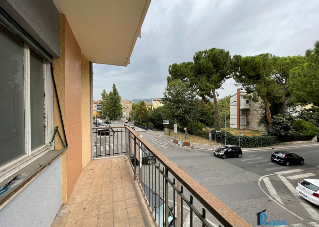 Vendita Appartamenti Terni - via Botticelli ampio appartamento da ristrutturare Località Terni Centro