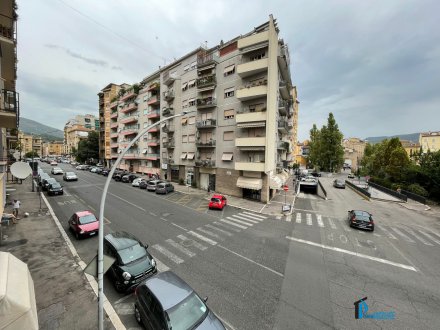 Botticelli street, large apartment to renovate