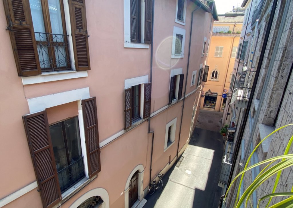Sale Apartments Terni - Historic Center: Renovated three-room apartment with Garage Locality 