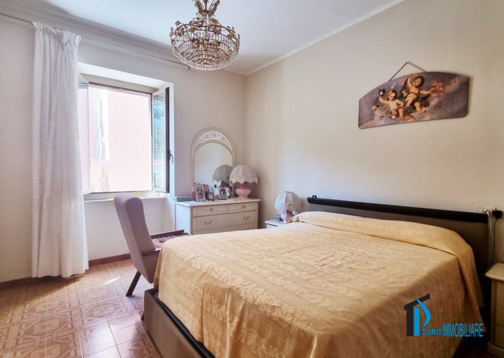 Sale Apartments Terni - This apartment features a private entrance and fireplace in the Valencia area. Locality 