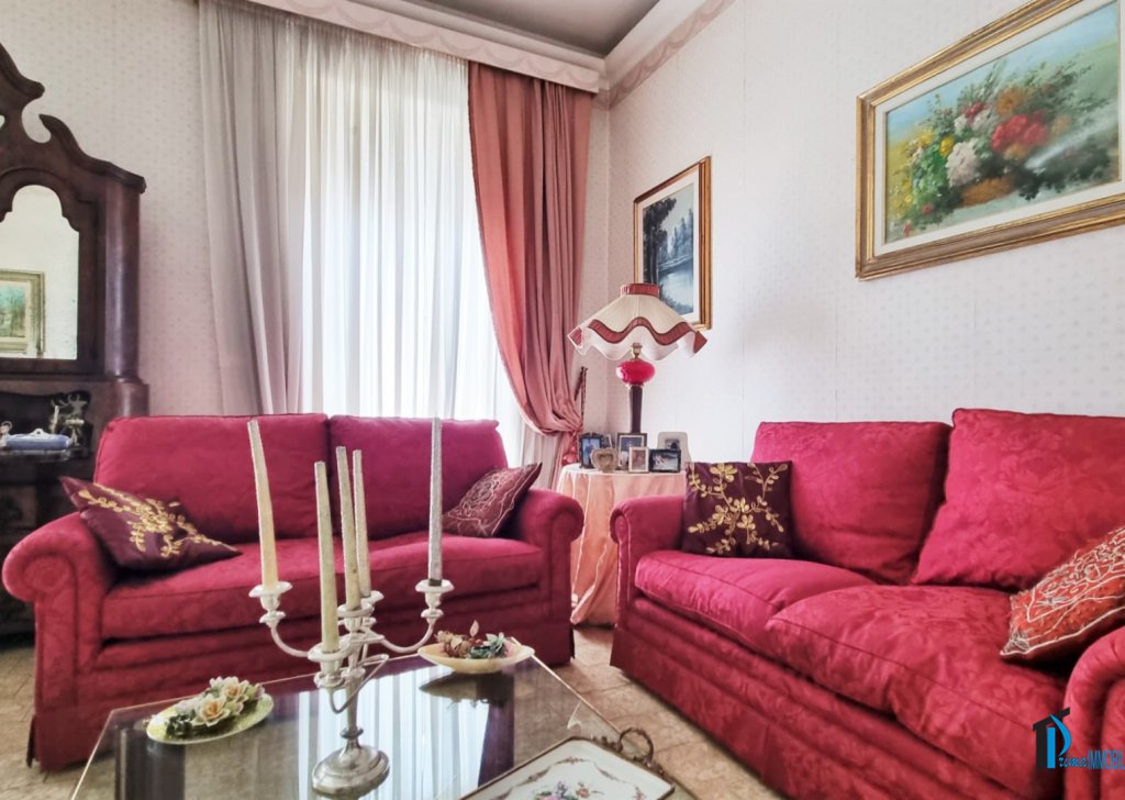 Sale Apartments Terni - Large apartment in the Via XX Settembre area Locality 
