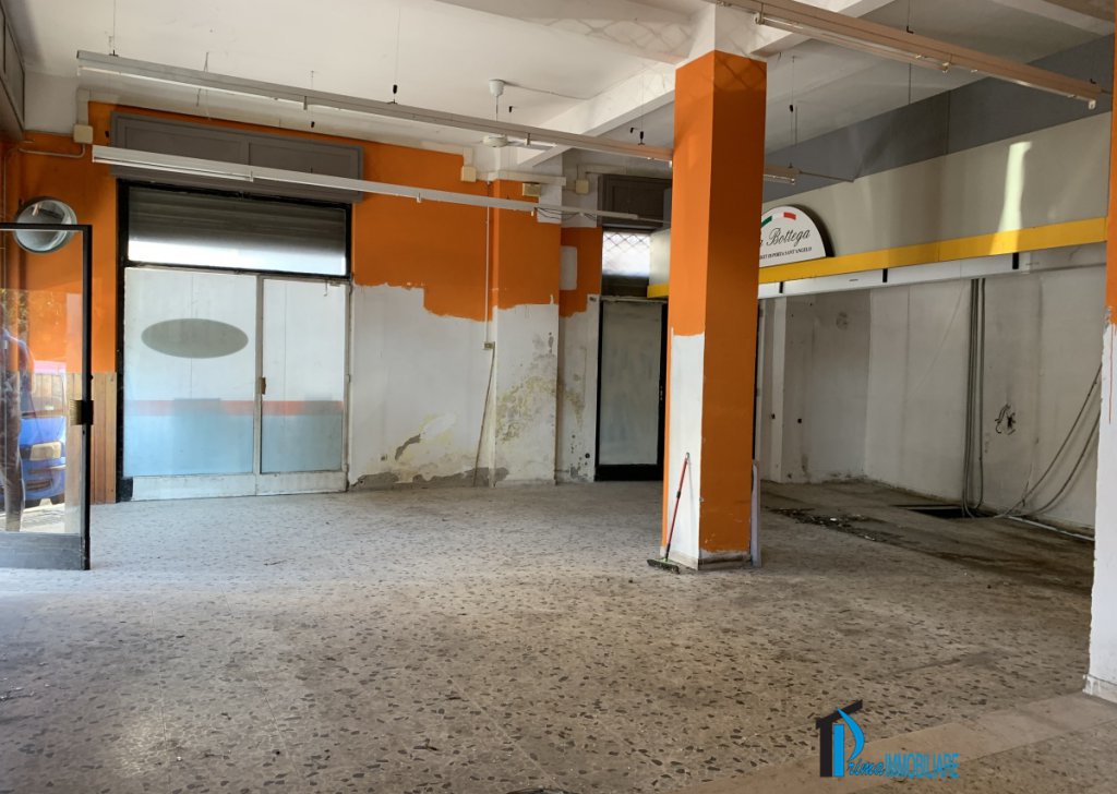 Sale Business Premises Terni - Local front stands from downtown area outside ztl Locality 