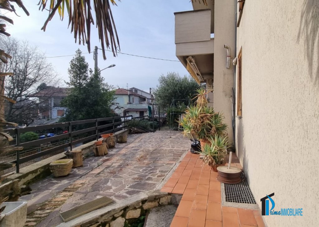 Sale Villas and independent houses Terni - Independent villa consisting of two apartments and tavern, Borgo Rivo area Locality 