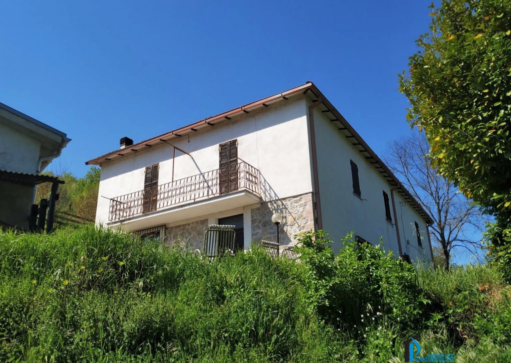 Sale Villas and independent houses Terni - Detached house surrounded by greenery of Piediluco Locality 