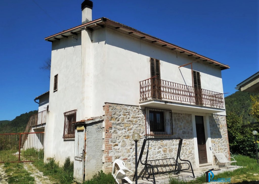Villas and independent houses for sale , Terni, locality Piediluco
